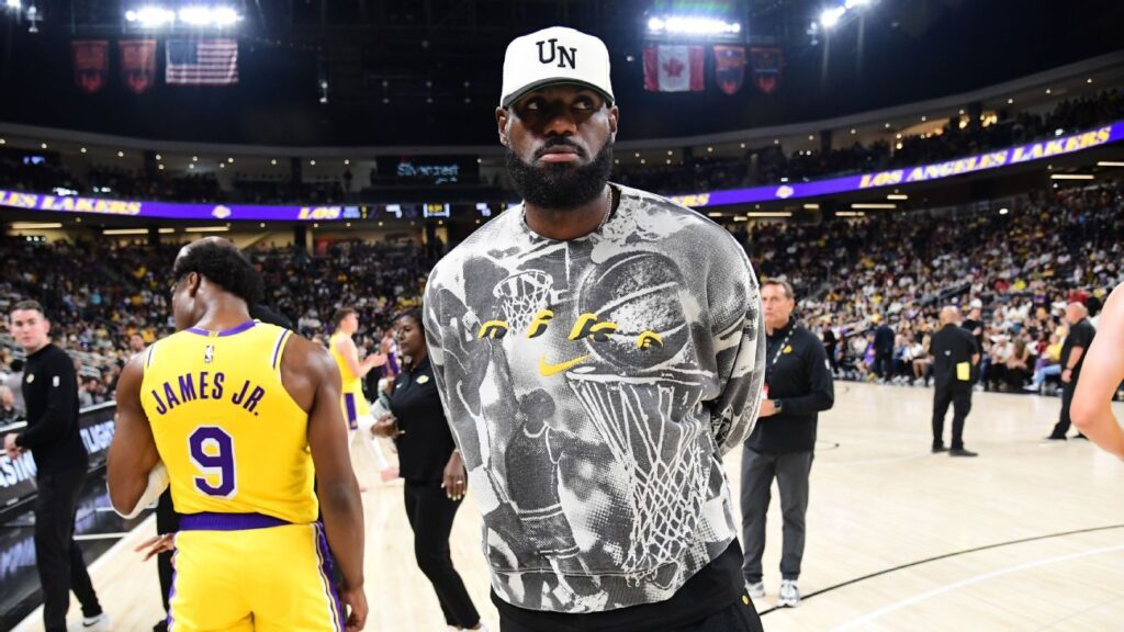 Fuentes: LeBron James tendrá prácticas de 5 contra 5