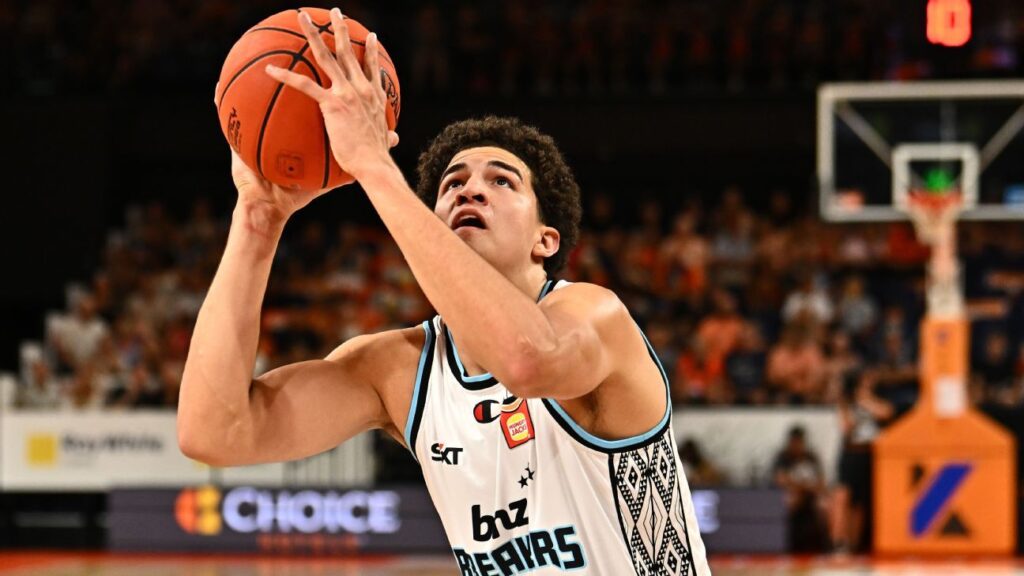 Karim López rumbo a la NBA: victoria clave y 15 puntos