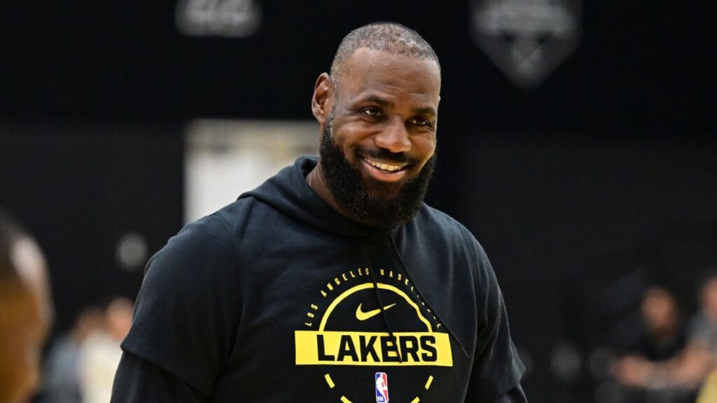 LeBron James entrenará con el equipo de la G League de Lakers