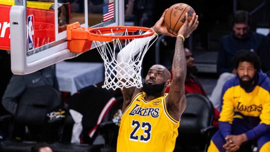 LeBron James regresa con los Lakers tras paso por la G League, fuentes