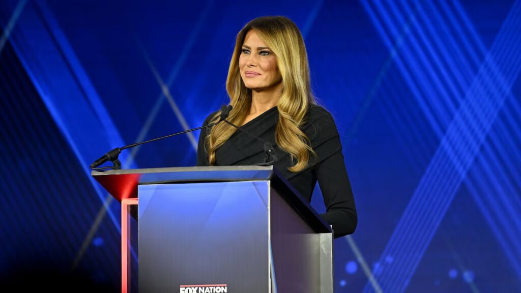 La Primera Dama es noticia por su vestido y la ironía de su discurso