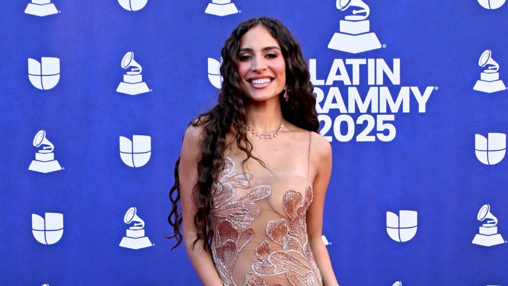 Isadora rinde homenaje a las raíces puertorriqueñas de su papá Chayanne en los Latin GRAMMYS