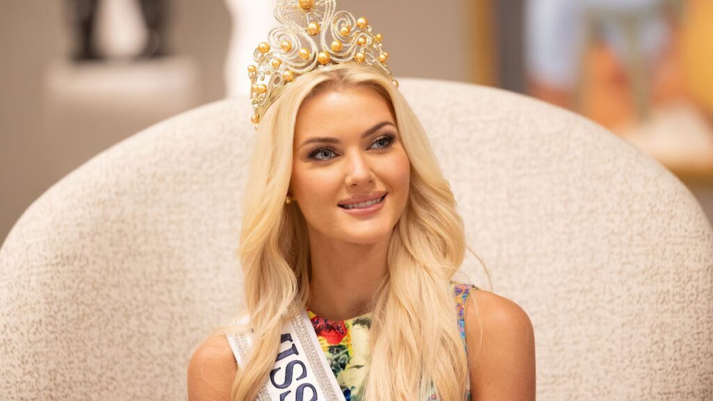 Miss Universo Victoria Theilvig condena incidente “irrespetuoso”, apoya a Miss México: “¡Ya basta!”