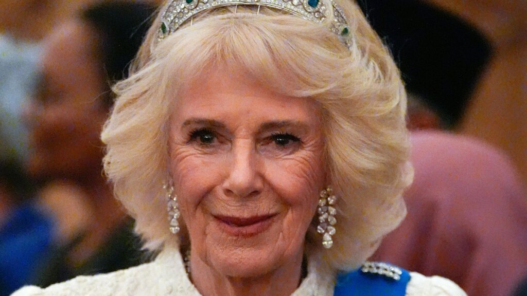 La reina Camilla apoya a la princesa Eugenia con un sutil gesto de moda