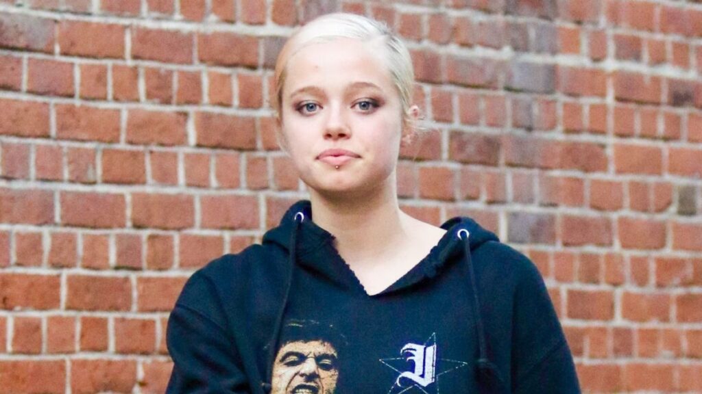 Kim Kardashian, Victoria Beckham y más celebridades adueñadas de la tendencia