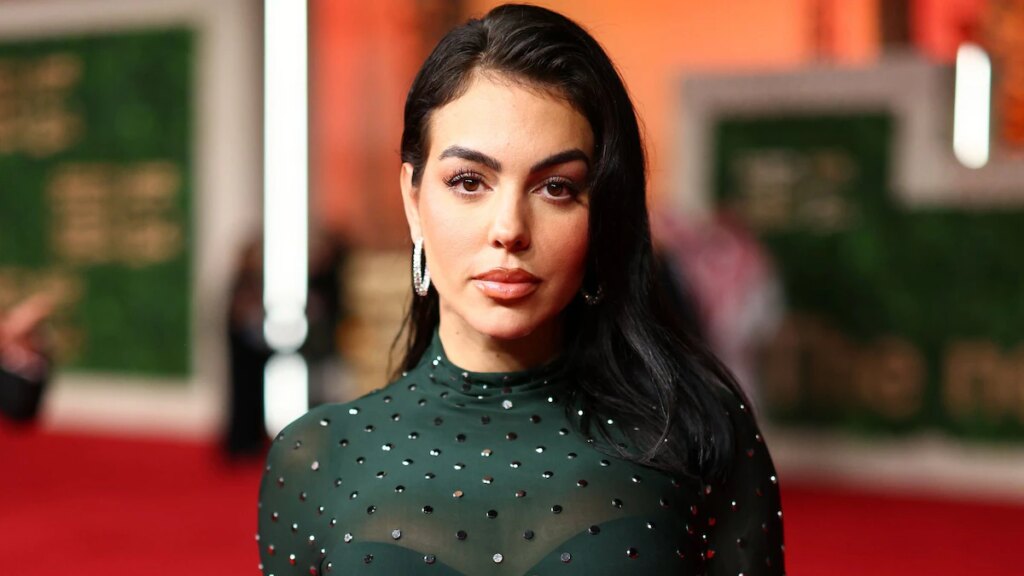 Georgina Rodríguez luce un Alaïa vintage de 1993 y luce su look más elegante hasta el momento en Doha