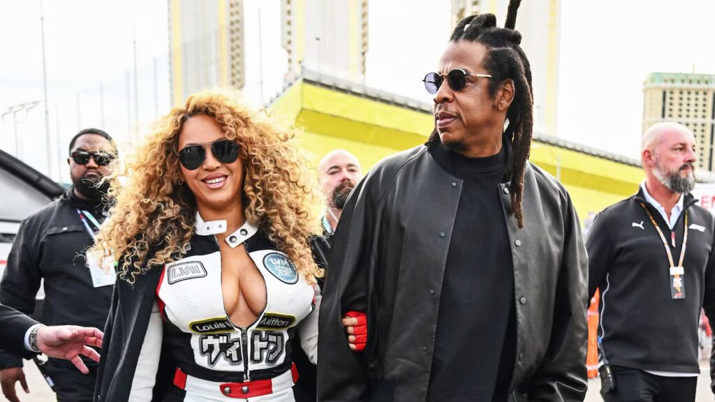 Beyoncé sorprende con un mono de Louis Vuitton en el Gran Premio de F1 de Las Vegas