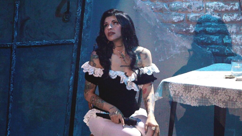 Cazzu derrite corazones cuando su hija Inti se convierte en la compañera más linda de la gira de Latinaje