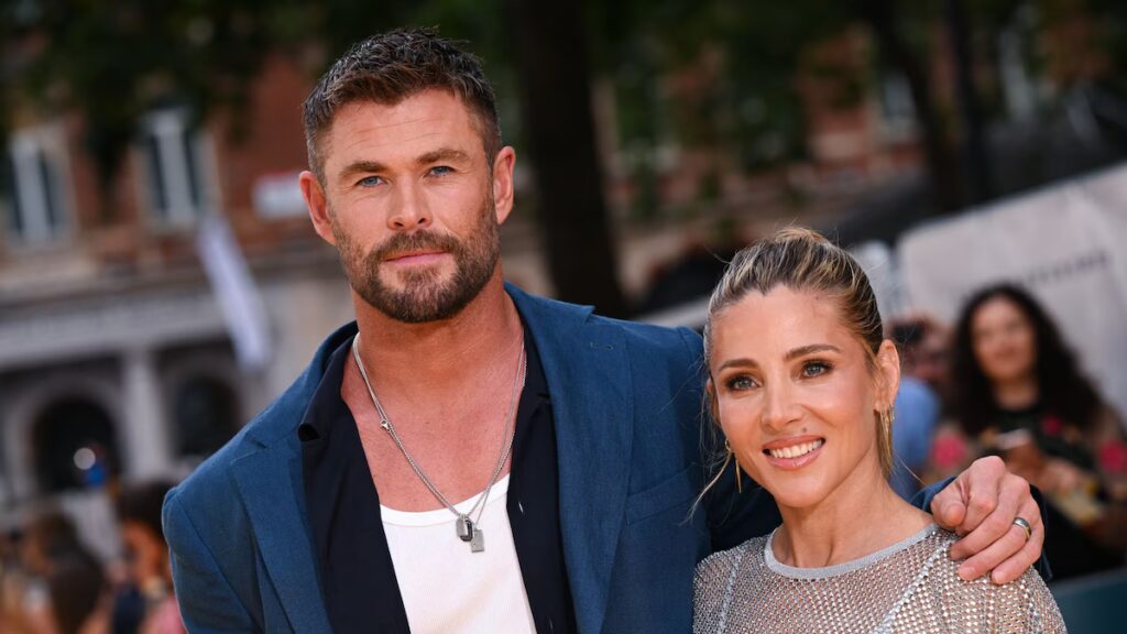 Chris Hemsworth y Elsa Pataky comparten una divertida foto navideña con sus tres hijos