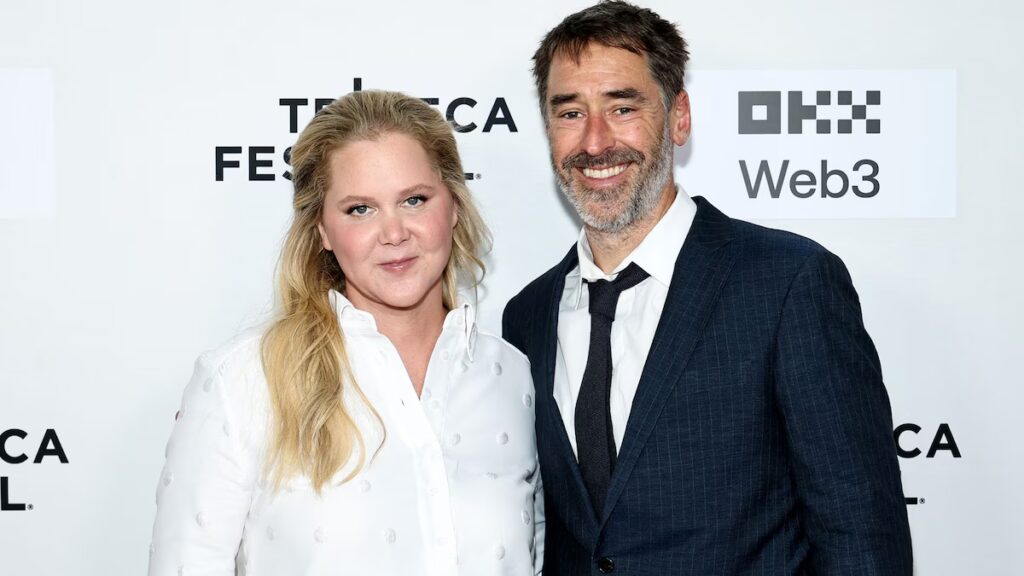 Amy Schumer dice que tocó “bajo” después de la separación de Chris Fischer