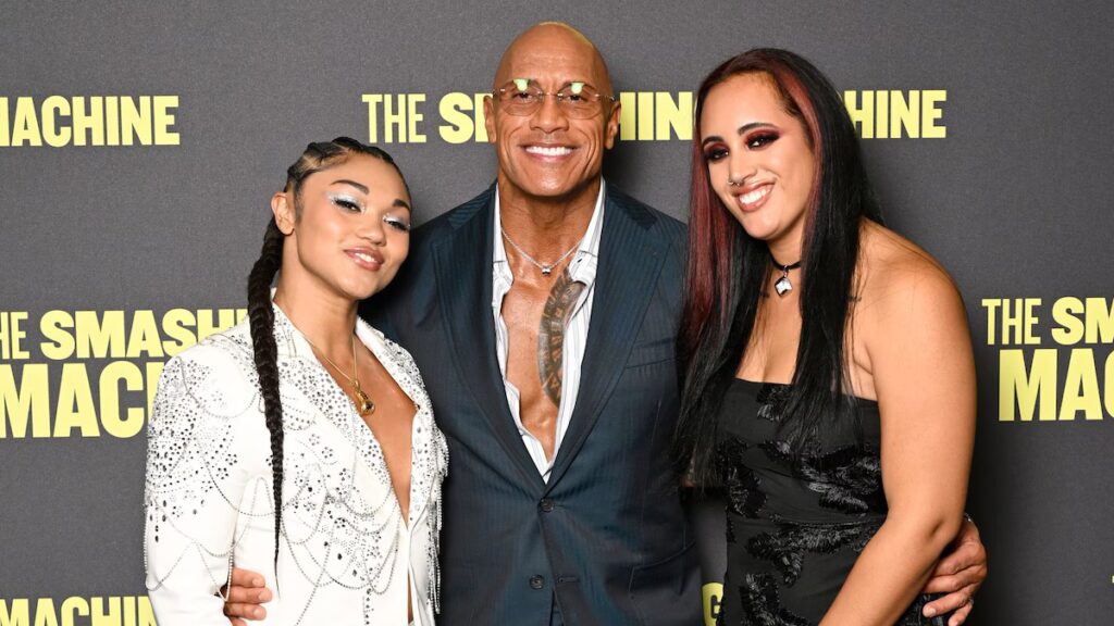 La hija de Dwayne Johnson, Simone Johnson, comparte su romance con la estrella de la WWE Tatyanna Dumas