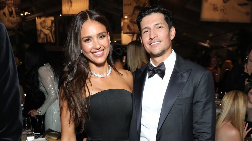 La cita de vacaciones de Jessica Alba y Danny Ramirez en Miami se trata de combinar estilos