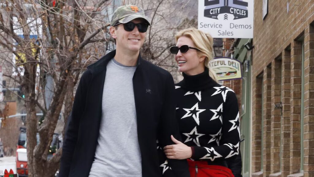 Ivanka Trump muestra looks navideños elegantes pero informales durante una escapada a Aspen