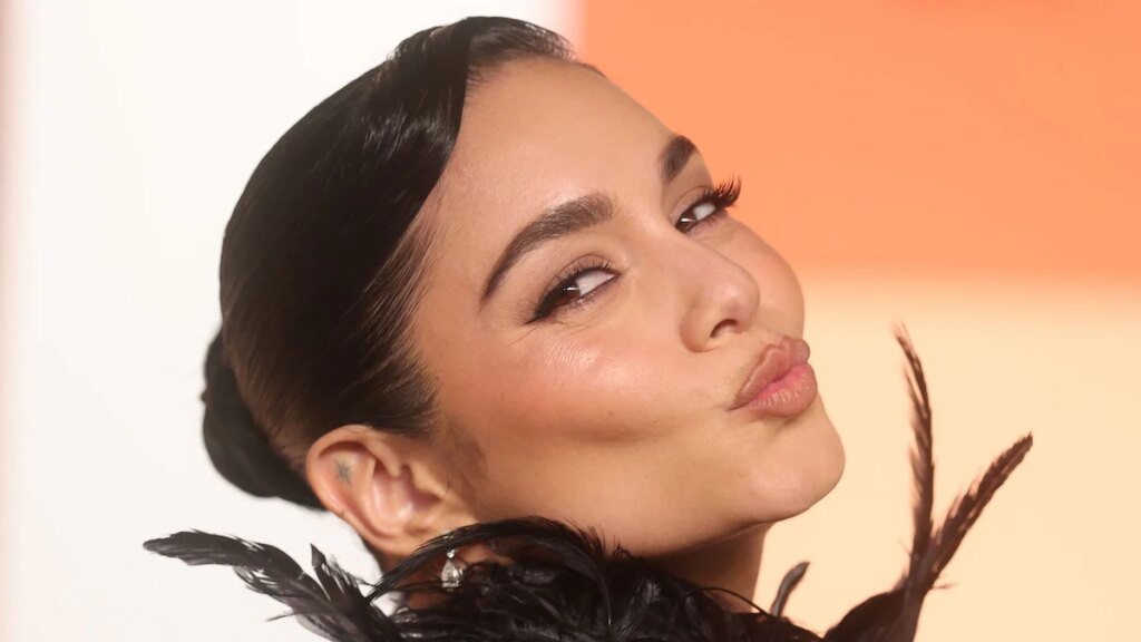 Vanessa Hudgens recuerda ‘tiempos más simples’ con una foto candente bailando sobre una mesa