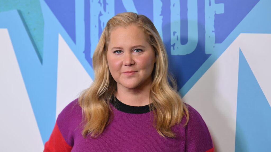 Amy Schumer muestra una pérdida de peso de 40 libras en una elegante sesión de fotos en casa