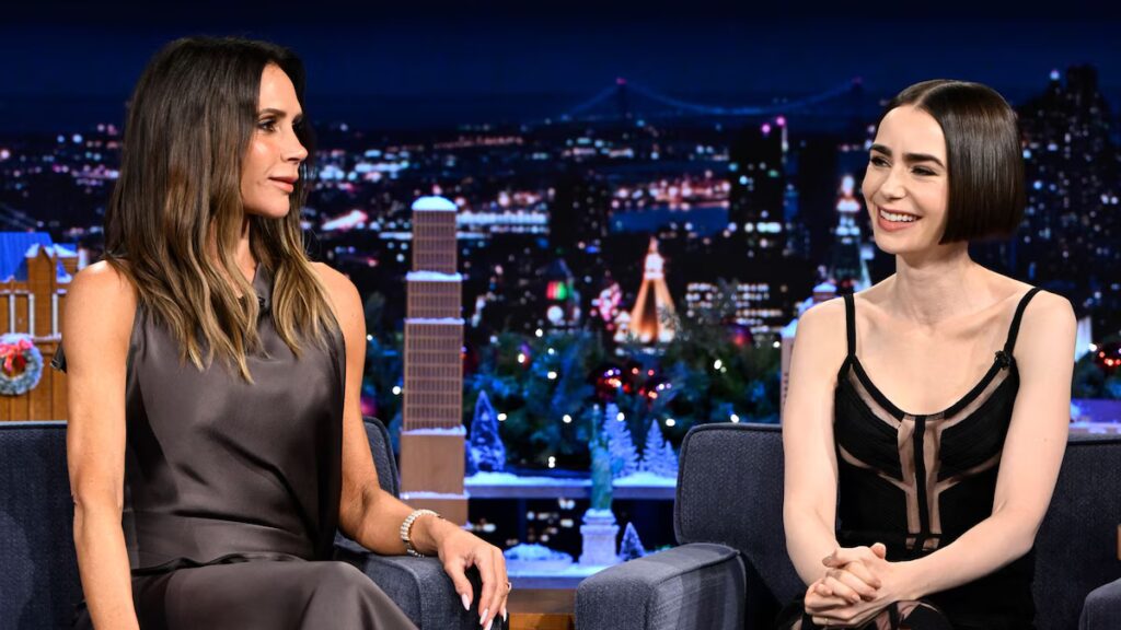 Lily Collins llora al conocer a su ídola Victoria Beckham
