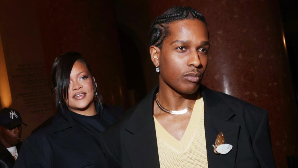 Rihanna y A$AP Rocky llaman la atención como los padres más elegantes durante la Navidad en Nueva York