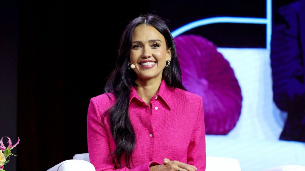 Jessica Alba presume su estilo en bikini mientras disfruta de una escapada familiar en Cabo