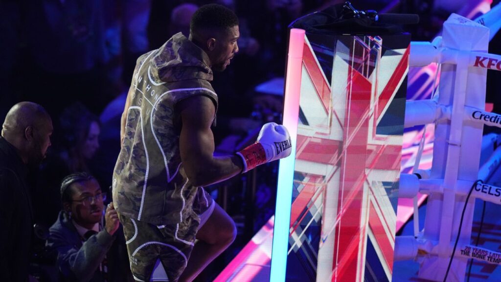 Anthony Joshua sufrió lesiones menores en accidente de auto