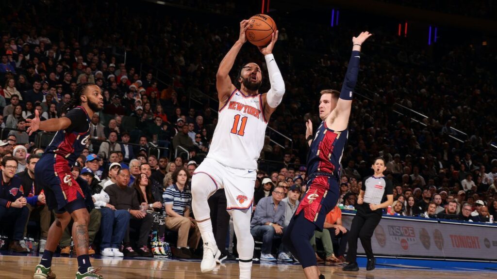 Brunson lidera remontada de Knicks ante Cavs en Navidad