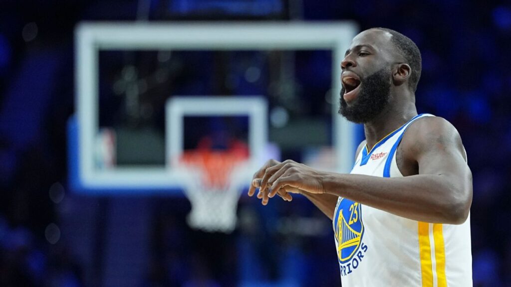 Draymond Green (pie) abandona el partido ante 76ers en el segundo cuarto