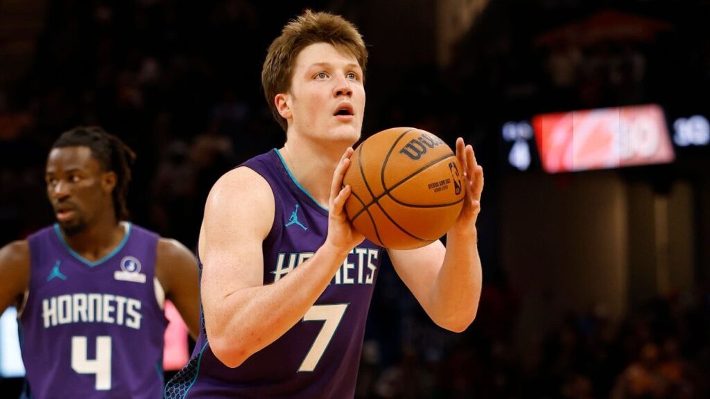 Hornets: Novato Kon Knueppel, jugador más rápido con 100 triples