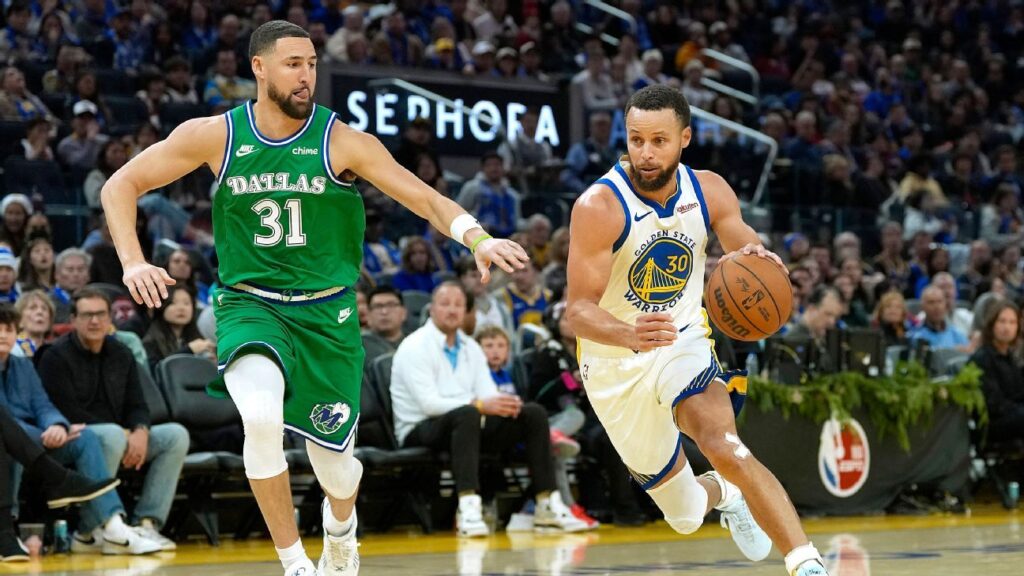 Triple de Stephen Curry encamina la tercera victoria en fila de Warriors