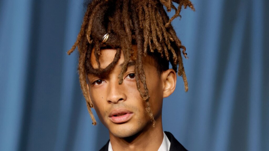 Jaden Smith celebra la Navidad ayudando a los desamparados en Los Ángeles