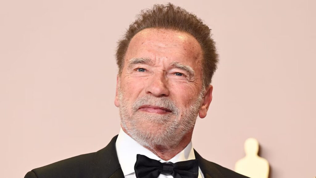 Arnold Schwarzenegger desacredita las afirmaciones de que el entrenamiento nocturno quema grasa