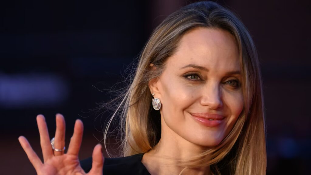 Angelina Jolie planea abandonar EE.UU. una vez que los gemelos que comparte con Brad Pitt cumplan 18 años