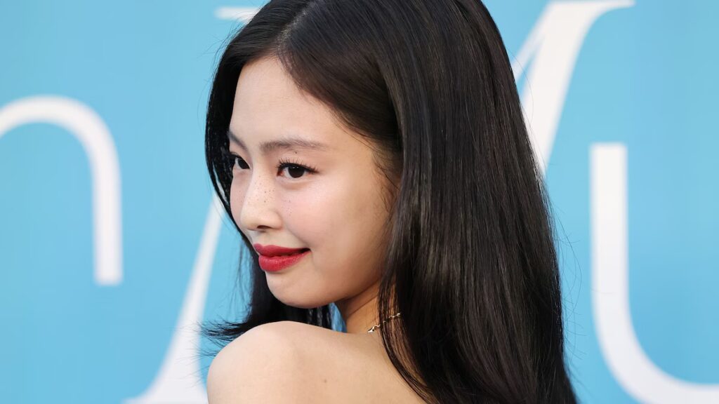 Jennie de Blackpink llama la atención con microshorts de mezclilla y botas de cuero: sus looks más atrevidos hasta el momento