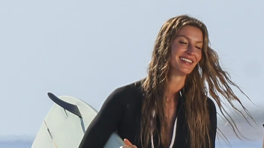 Gisele Bündchen brilla con un traje de neopreno ajustado y mojado mientras surfea en Miami