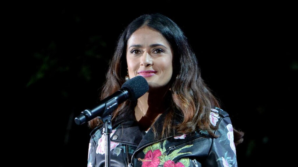 Salma Hayek entre los invitados especiales de Bad Bunny en la Ciudad de México
