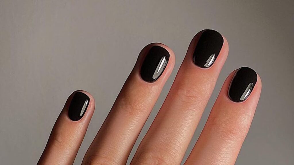10 ideas geniales de manicura para lucir el color más sofisticado de la temporada