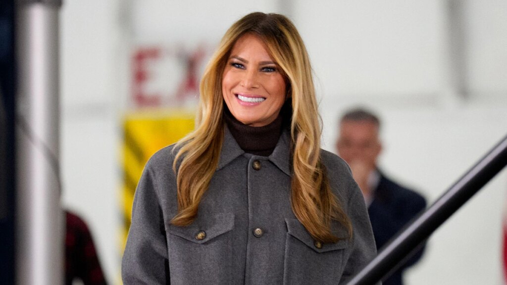 Melania Trump es todo sonrisas con un vestido de alfombra roja y un acogedor traje de invierno durante el ajetreado fin de semana en Washington