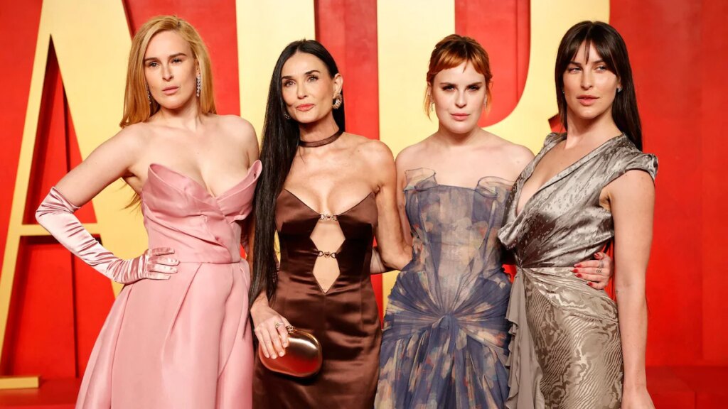 Demi Moore gemelas con hijas en una agridulce foto navideña sin Bruce Willis