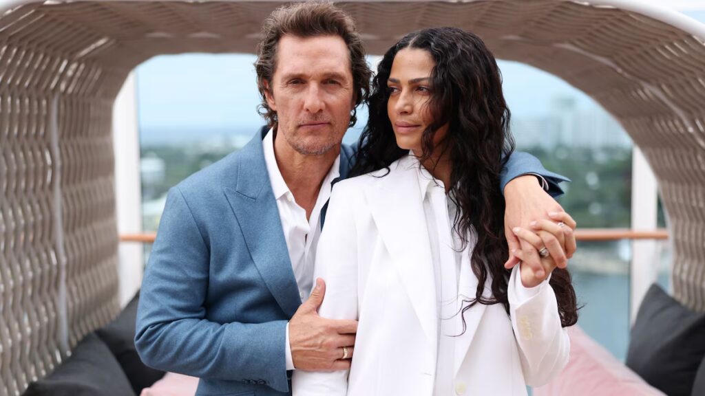 Cómo se mantiene vivo el matrimonio a largo plazo de Matthew McConaughey y Camila Alves