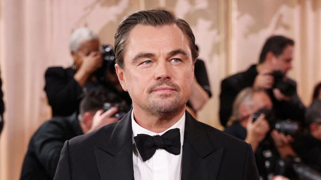 Leo DiCaprio es el objetivo de la divertida broma de Nikki Glaser en los Globos de Oro sobre sus novias