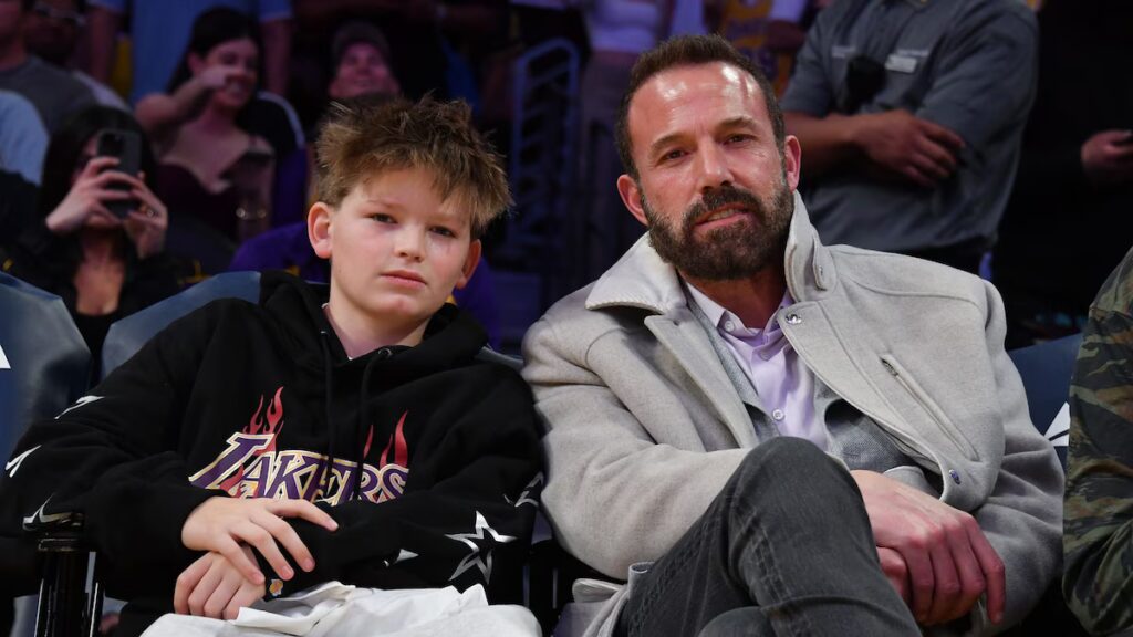 Ben Affleck se ríe del sorprendente interés de su hijo por las apuestas deportivas