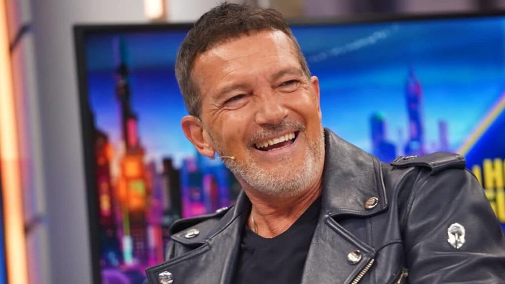 Antonio Banderas llora por la boda de cuento de hadas de su hija y revela sus primeras luchas: "Viví en nueve pensiones”