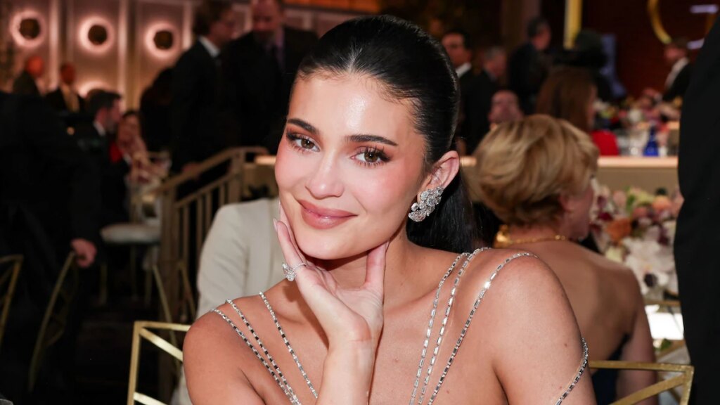 ¿El tratamiento facial con agua helada de Kylie Jenner es realmente bueno para la piel? Los dermatólogos comparten ideas