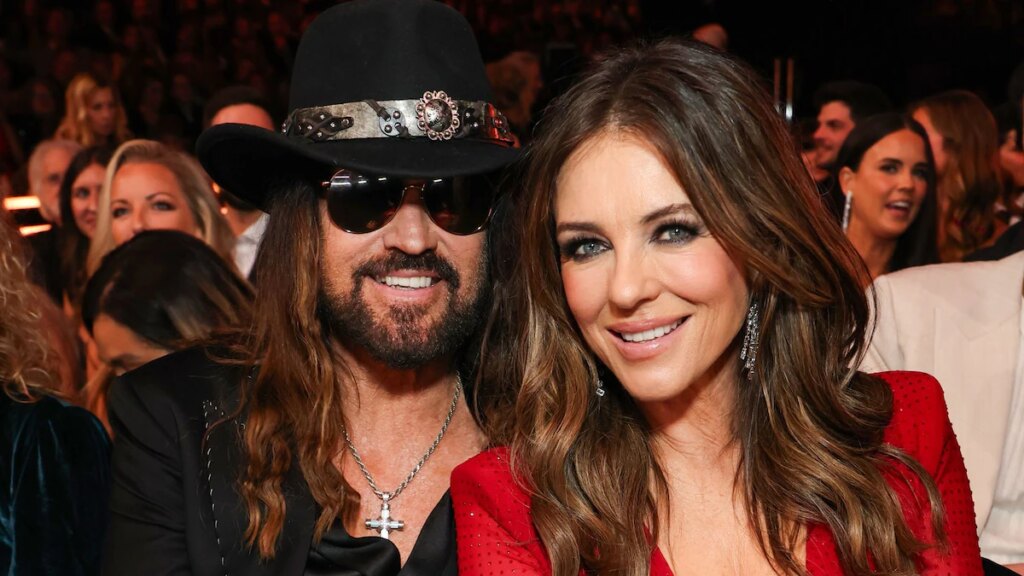 La conmovedora Navidad de Elizabeth Hurley con su hijo Damian y Billy Ray Cyrus