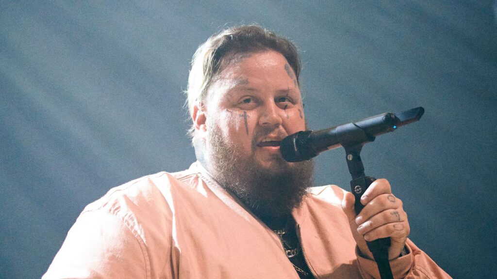 Jelly Roll revela cómo perdió 275 libras después de llevar la báscula a más de 500