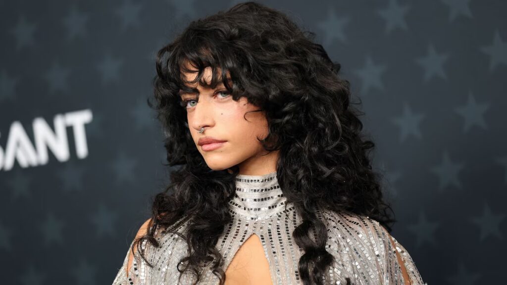 La era del cabello rizado en Odessa A’zion genera debate: he aquí por qué