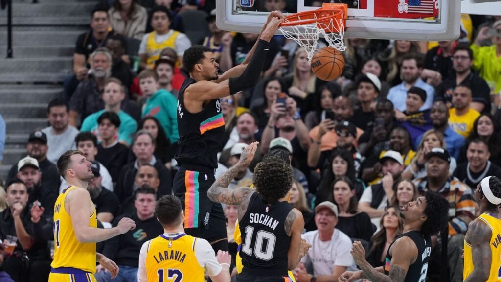 Curry venció a Giannis, Spurs opacó a Doncic, Magic y Raptors festejaron sobre la bocina