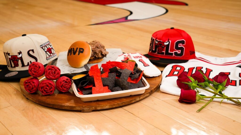 El retiro del jersey de Derrick Rose incluye artículos especiales