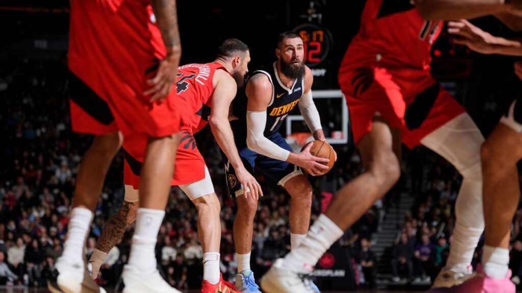 Jonas Valanciunas (pantorrilla) será reevaluado en cuatro semanas