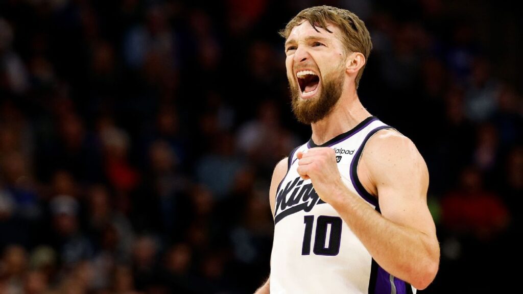 Kings recuperarán a Domantas Sabonis luego de 27 juegos, fuentes