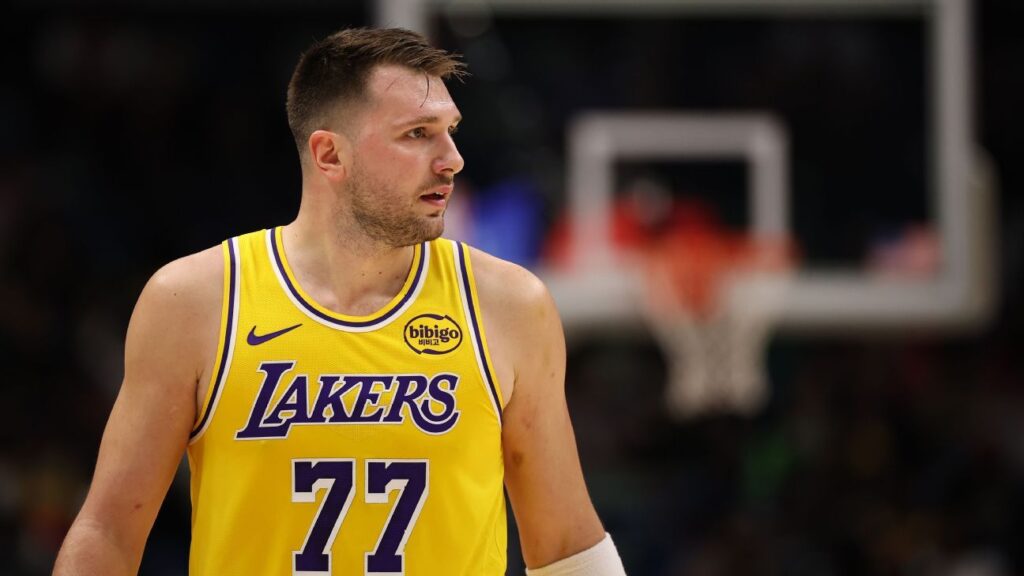Luka Doncic (ingle), baja el sábado contra Blazers