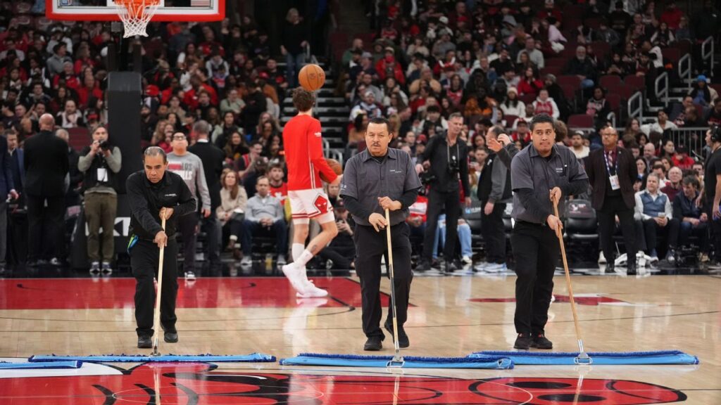 Posponen el Bulls vs Heat por malas condiciones de la duela en United Center